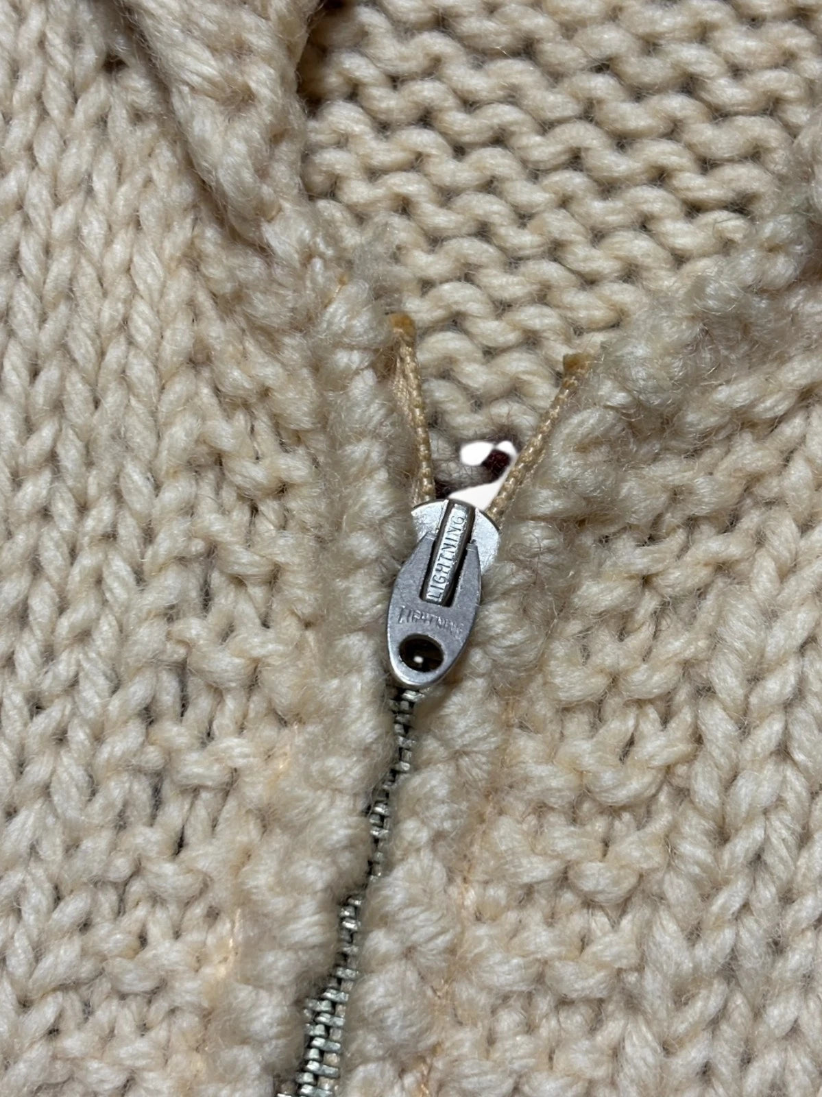 Vintage 1970s Cowichan Hand Knit Sweater - Ducks Graphic - Beige - Large