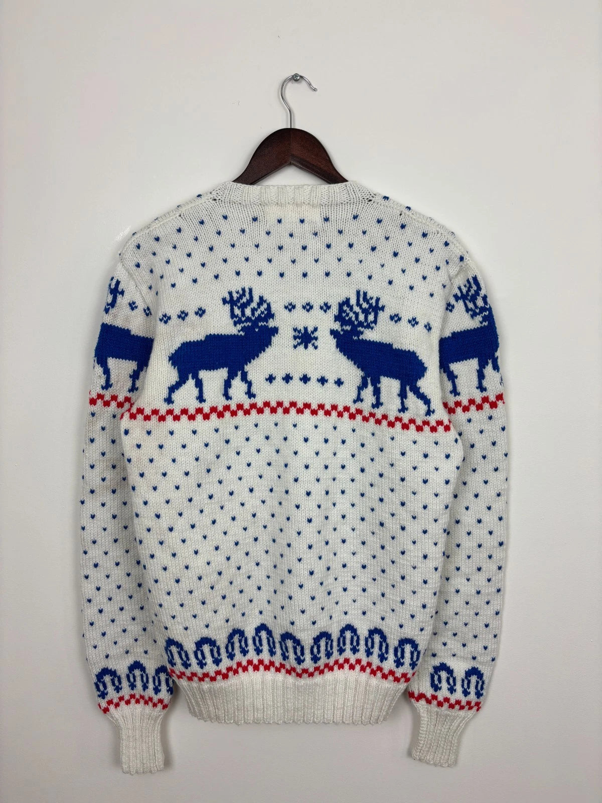 Vintage 1980s Christmas Reindeer Hand Knit Sweater - Size Large - White Blue