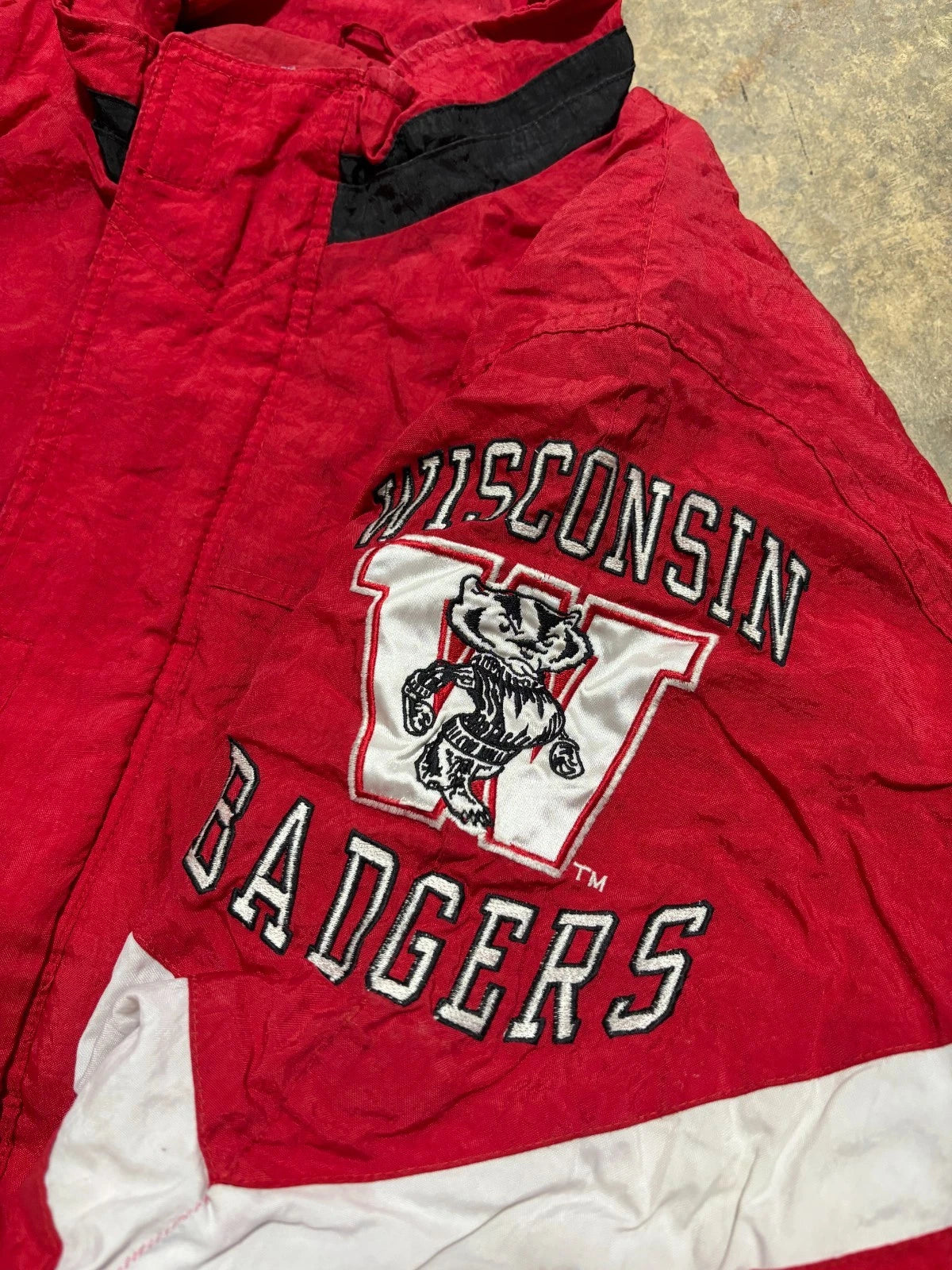 Vintage 1990s Starter Wisconsin Badgers Jacket / NCAA Collegiate / Red Size XXL