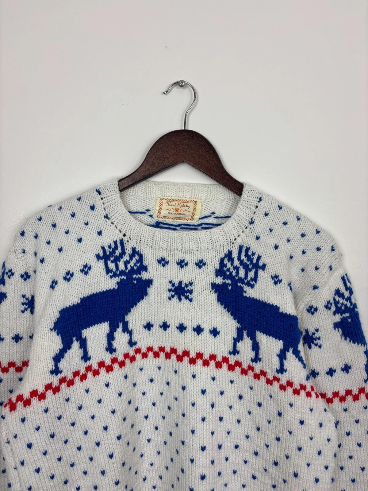 Vintage 1980s Christmas Reindeer Hand Knit Sweater - Size Large - White Blue