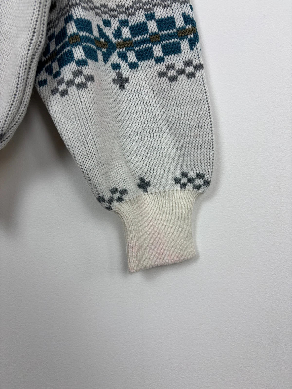 Vintage 1990s White Christmas Reindeer Knit Sweater - Size Small