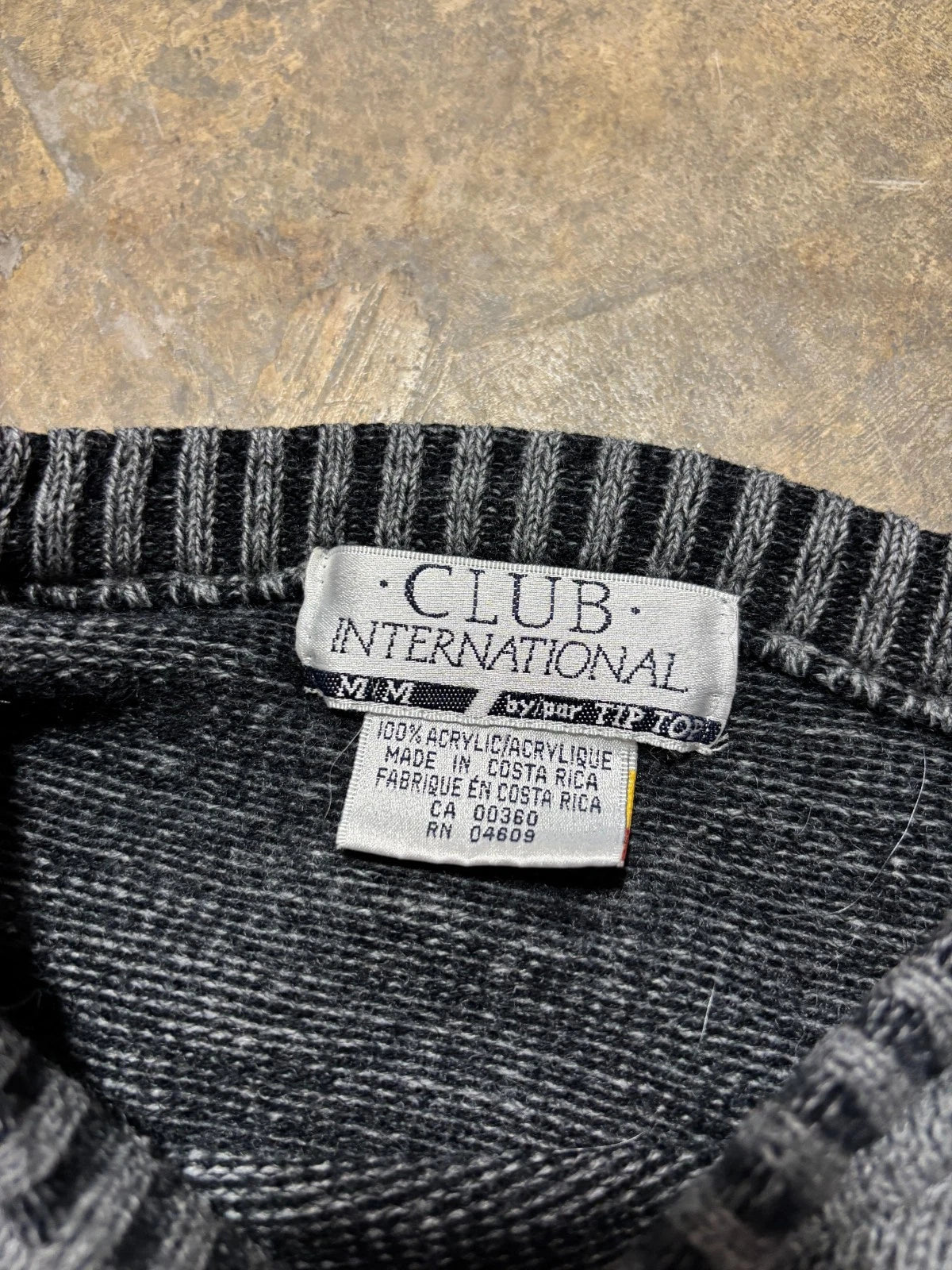 Vintage Club International Knit Sweater / Size Medium / White & Black