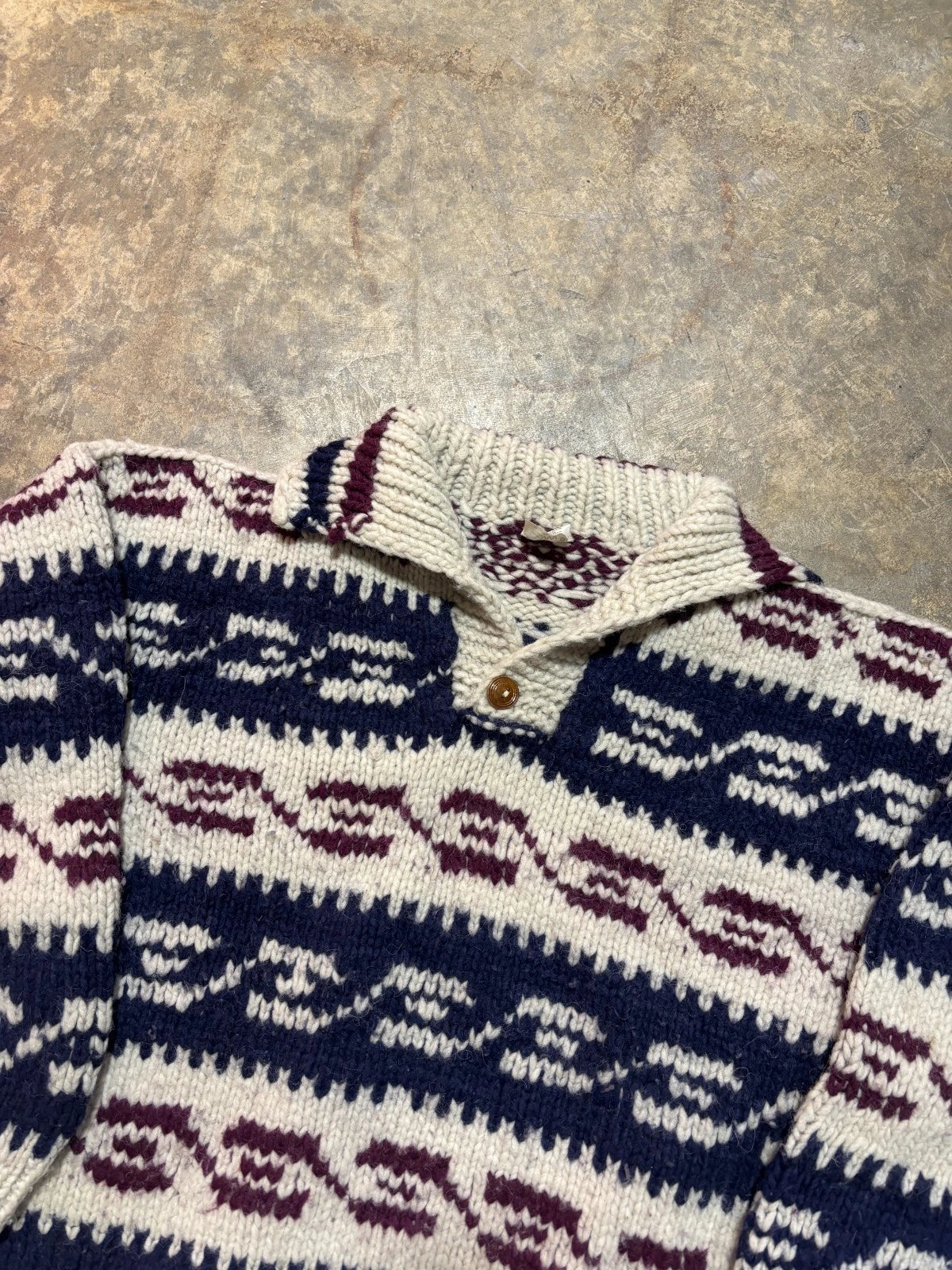 Vintage 100% Wool Abstract Sweater / Size Medium / White & Blue