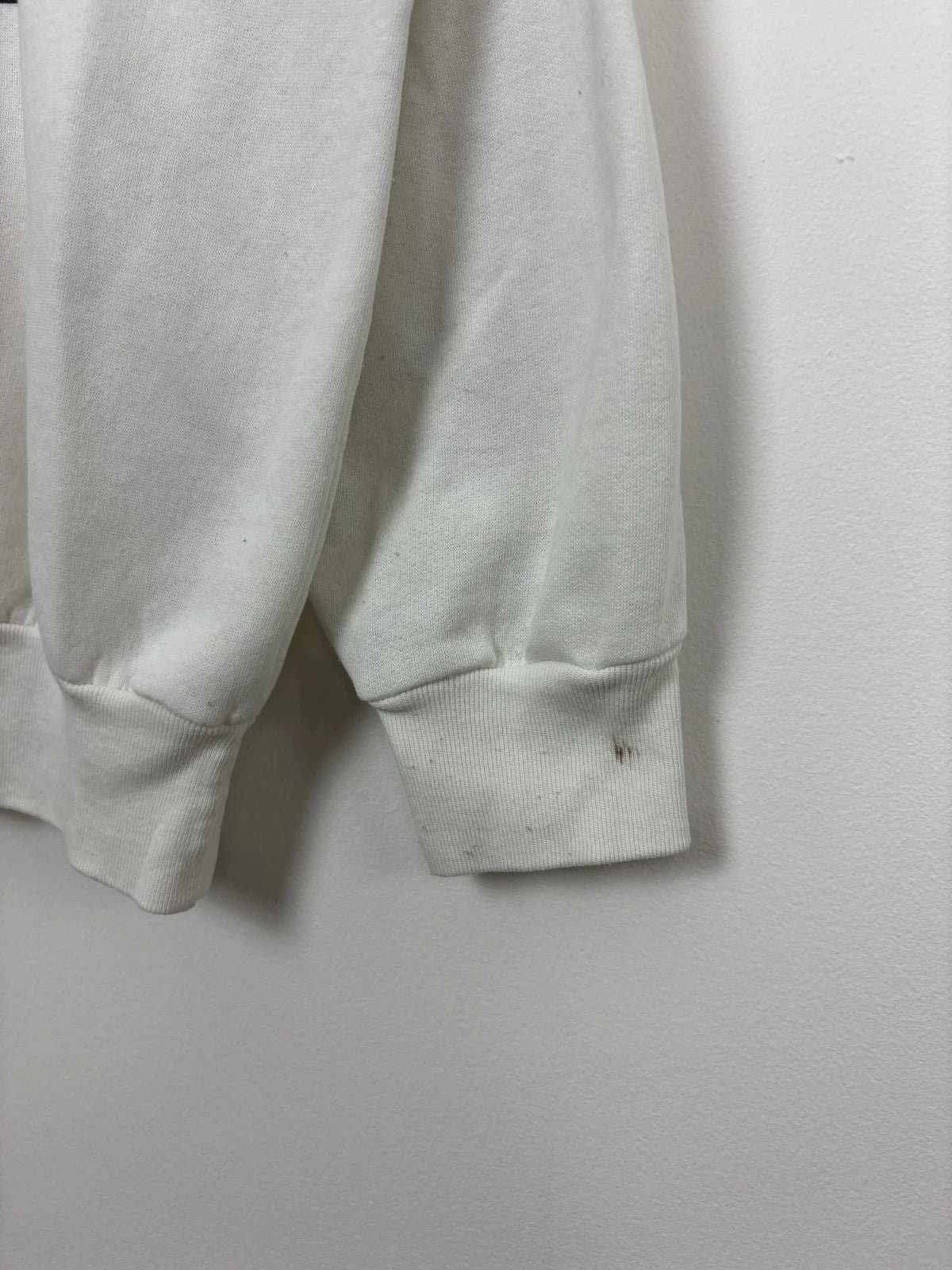 Vintage 1980s Yukon Whitehorse Sweatshirt - White - Size Medium - Wolf Graphic