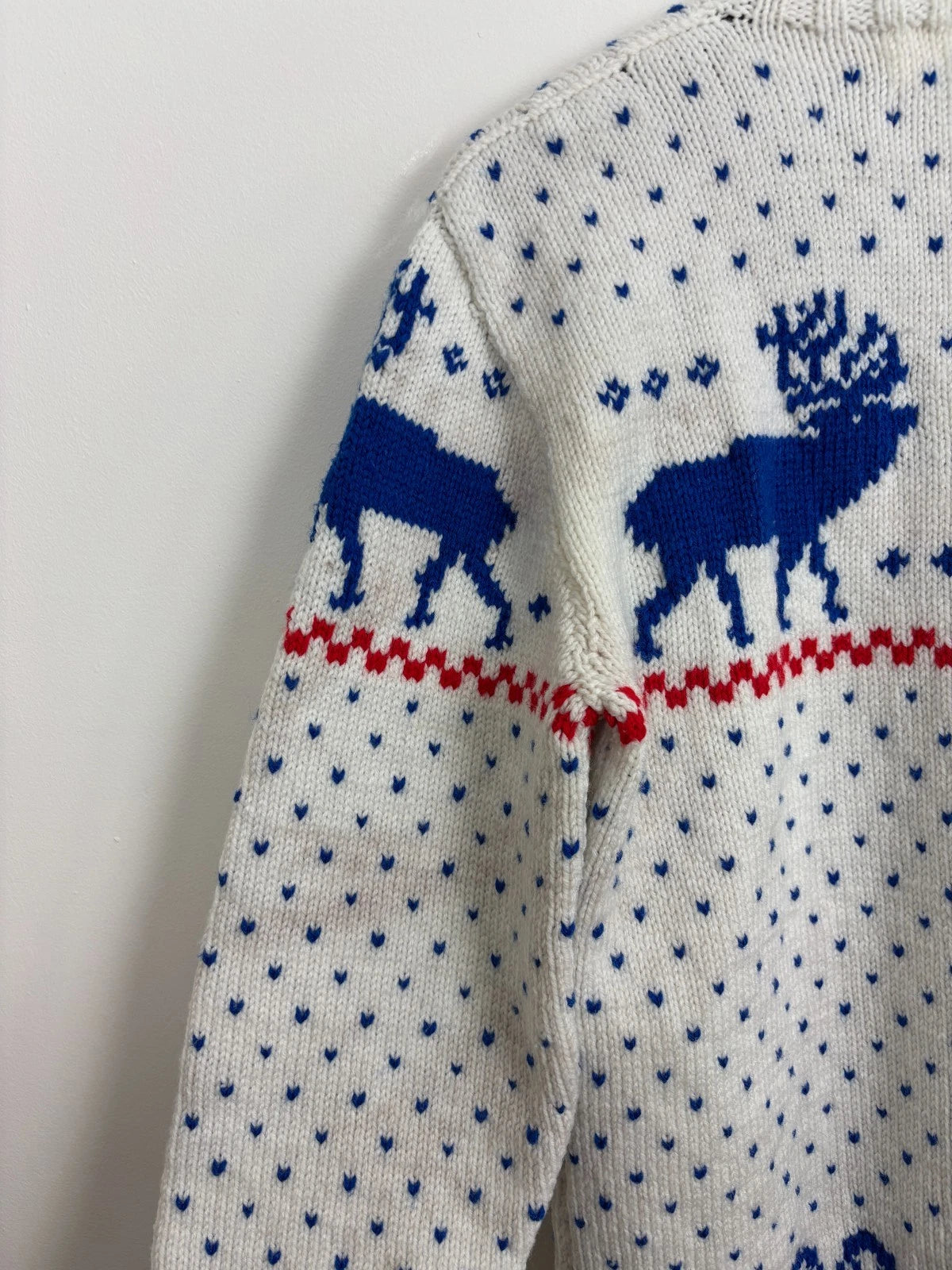 Vintage 1980s Christmas Reindeer Hand Knit Sweater - Size Large - White Blue